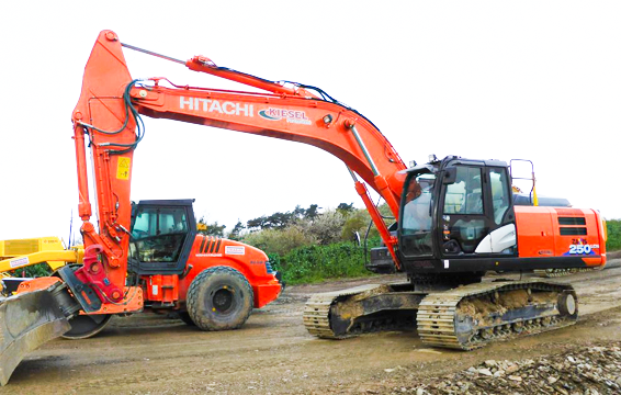 EXCAVATOR PE SENILE CU CUPLA RAPIDA DE SCHIMBARE ATASAMENTE HITACHI ZX250LCN-6